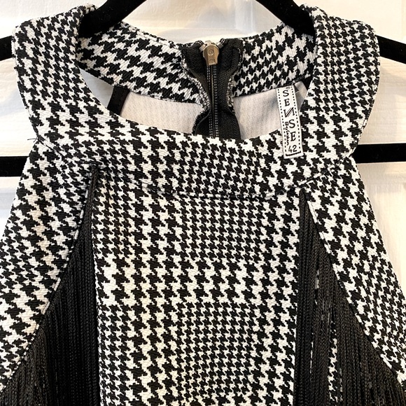 ✨Host Pick✨Structured Zebra Print Fringe Crop Top - Picture 11 of 13